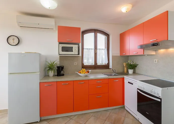 Апартаменти Idyllisches Nur 250 Meter Zum Mit Pool, Meerblick, Grillbereich, Liegen Пореч