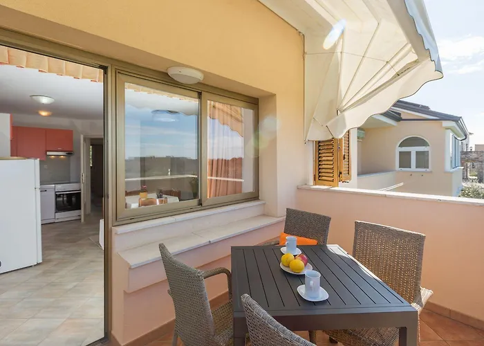 Idyllisches Nur 250 Meter Zum Mit Pool, Meerblick, Grillbereich, Liegen