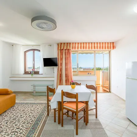 Idyllisches Nur 250 Meter Zum Mit Pool, Meerblick, Grillbereich, Liegen * Porec