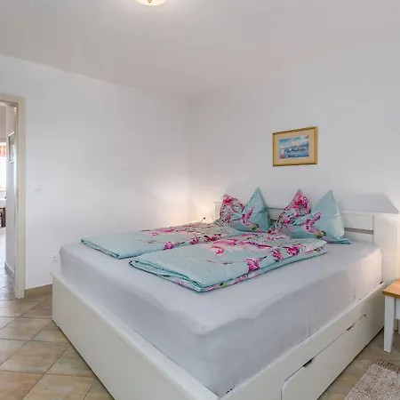 Idyllisches Nur 250 Meter Zum Mit Pool, Meerblick, Grillbereich, Liegen Apartment *