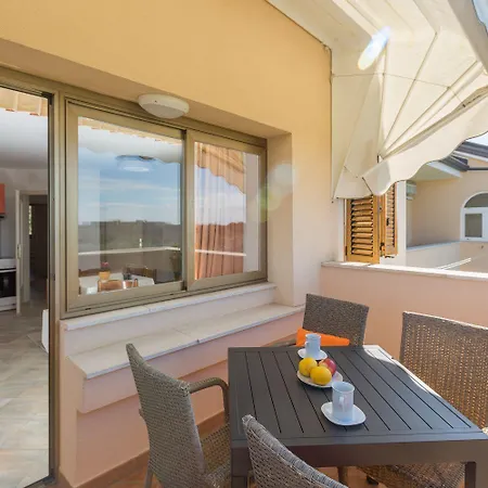 Idyllisches Nur 250 Meter Zum Mit Pool, Meerblick, Grillbereich, Liegen