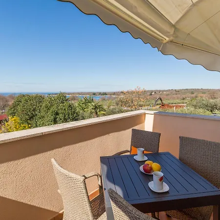 Idyllisches Nur 250 Meter Zum Mit Pool, Meerblick, Grillbereich, Liegen * Porec