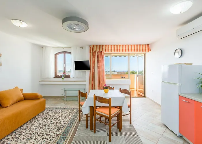 Idyllisches Nur 250 Meter Zum Mit Pool, Meerblick, Grillbereich, Liegen * Poreč