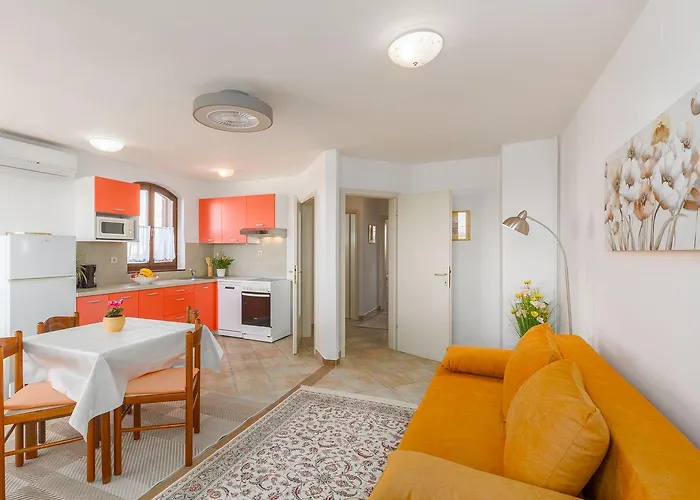 Idyllisches Nur 250 Meter Zum Mit Pool, Meerblick, Grillbereich, Liegen アパート ポレッチ