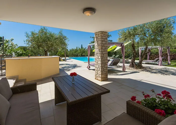 Idyllisches Nur 250 Meter Zum Mit Pool, Meerblick, Grillbereich, Liegen ポレッチ