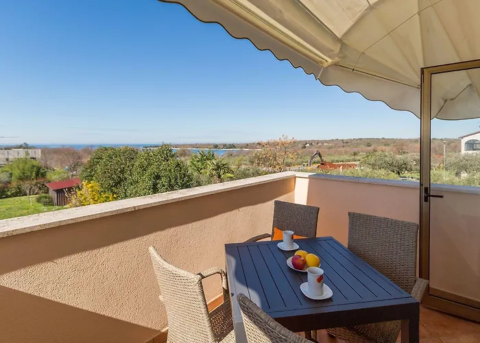 Idyllisches Nur 250 Meter Zum Mit Pool, Meerblick, Grillbereich, Liegen * Poreč